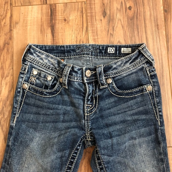 Cute Flap Pocket w/ Flowers Bling Miss Me Capris - Picture 6 of 8